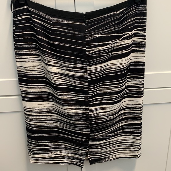 Hugo Boss Designer Skirt - Picture 5 of 7